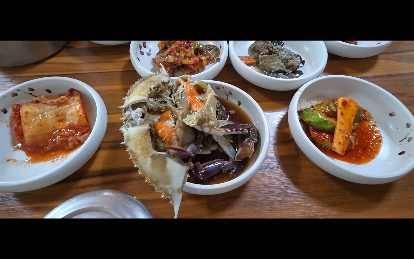 Soy-marinated raw crab and side dishes at Geumhojeong