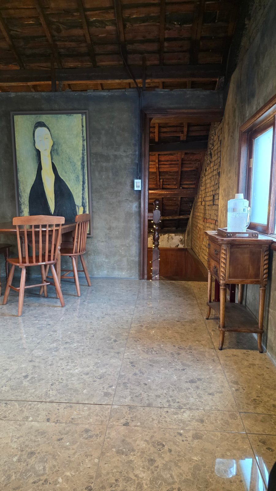 2nd-floor interior