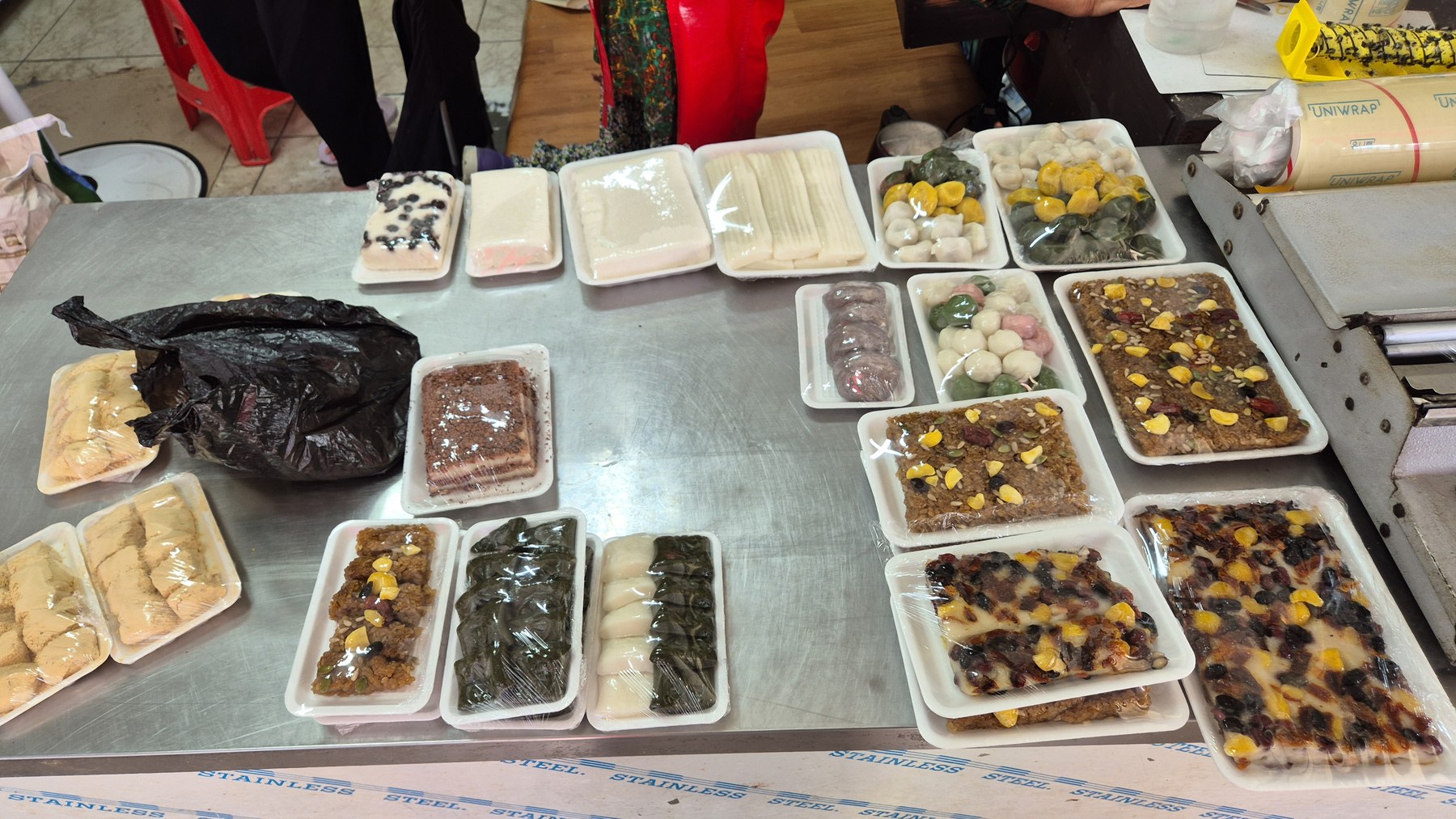 Assorted packaged rice cakes