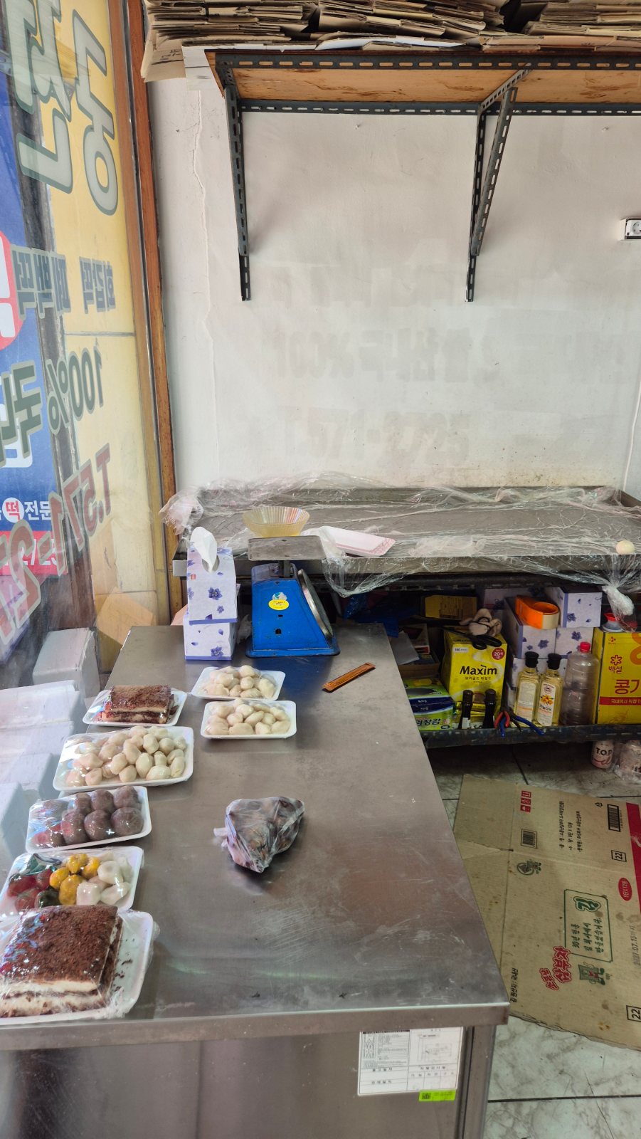 Rice cakes on the worktable