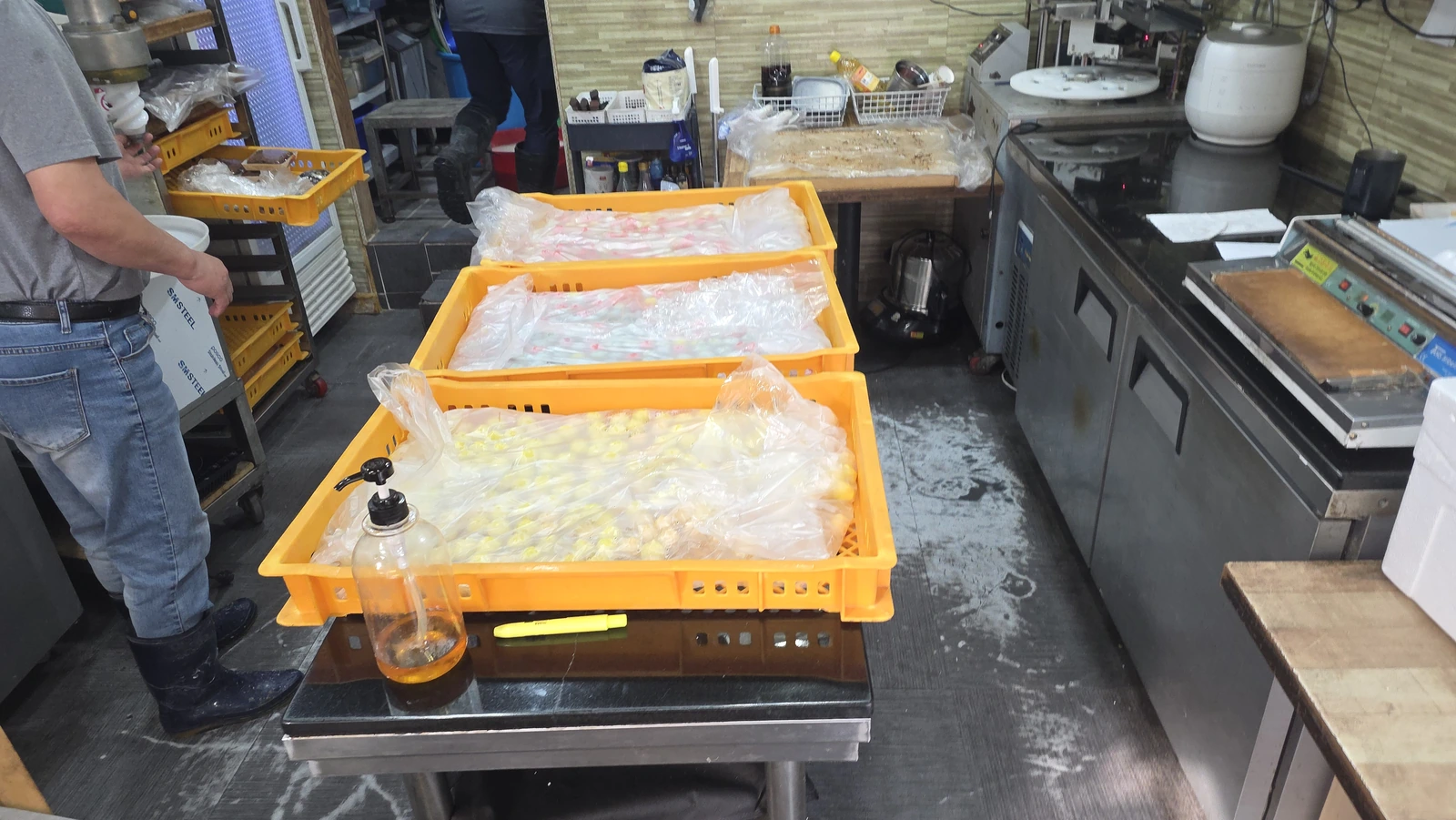 Workspace where the rice cakes are made