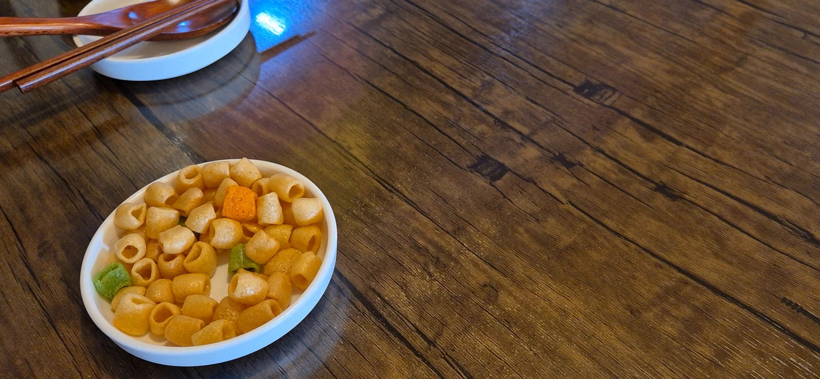 Table snack: macaroni crisps