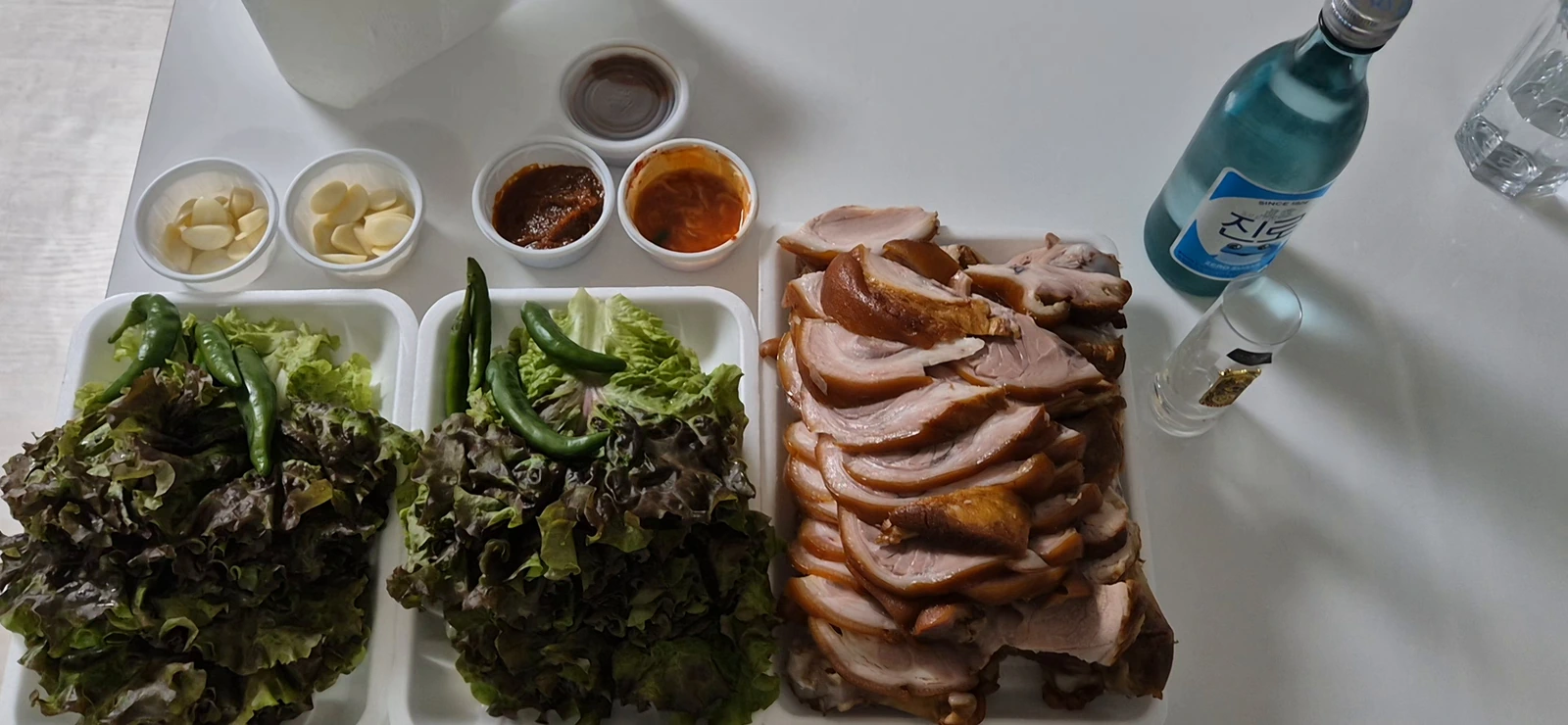 Jokbal meal