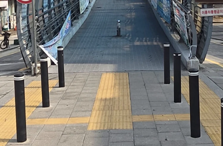 Footbridge at Singeobuk Market